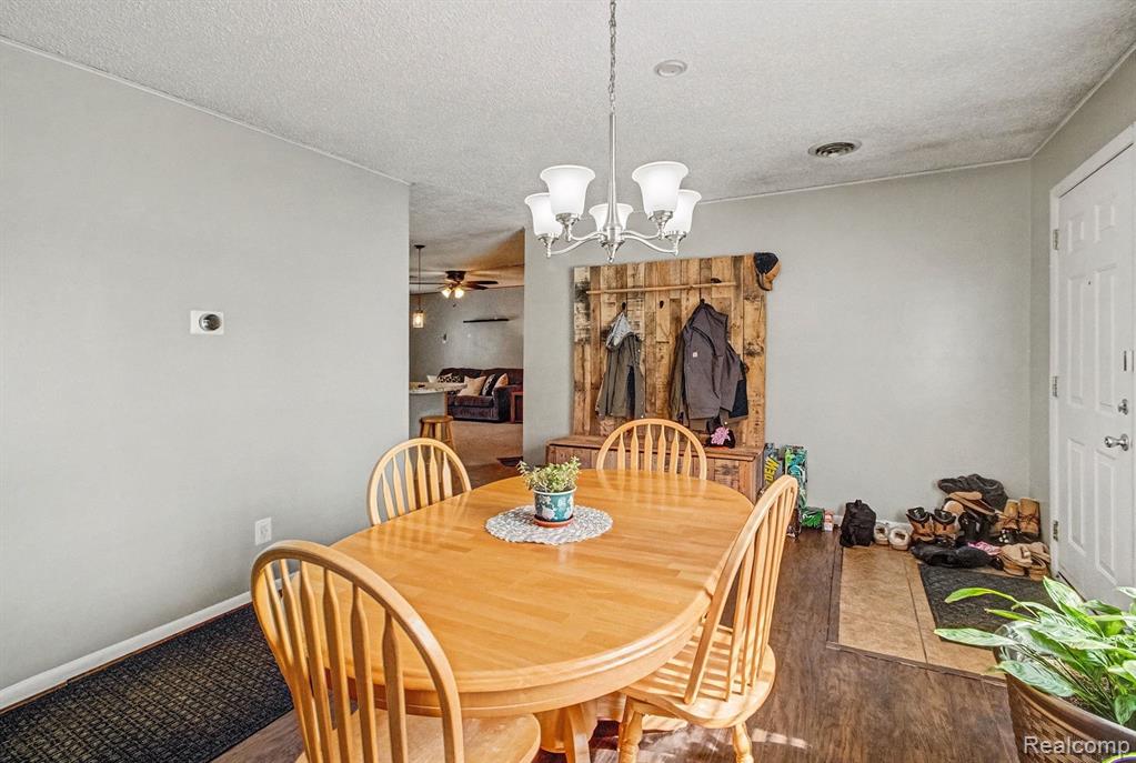 5380 Pontiac Lake Road, Waterford, MI 48327 — Photo 9