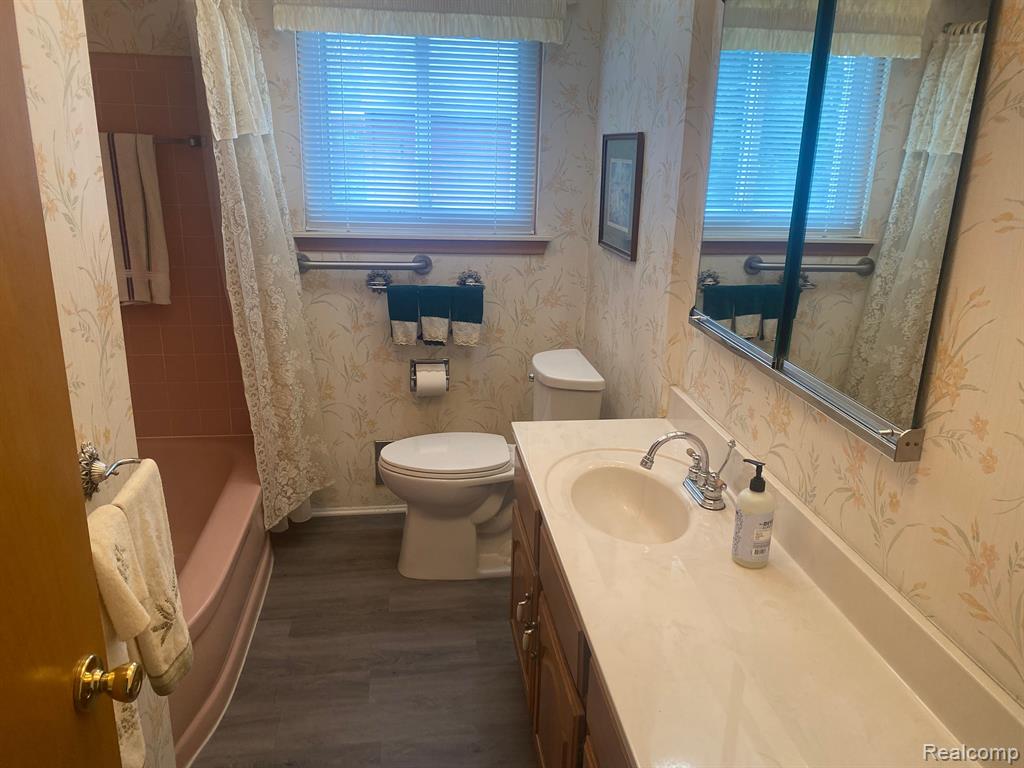 6840 CRESTWOOD Street, Dearborn Heights, MI 48127 — Photo 15