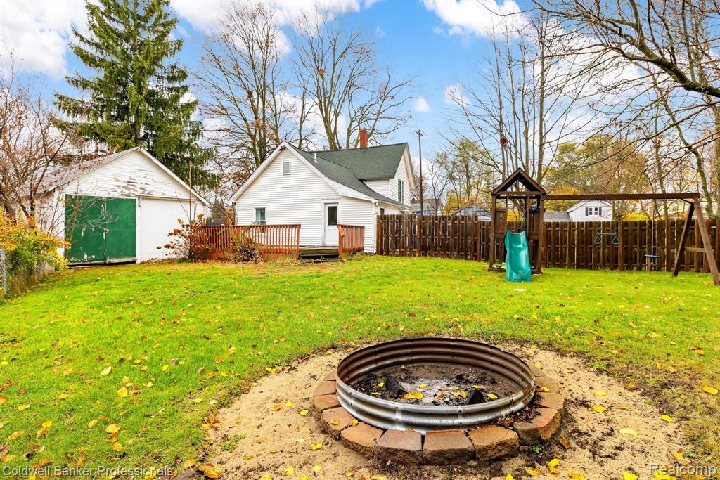 407 OAKLAND Street, Holly, MI 48442 — Photo 21