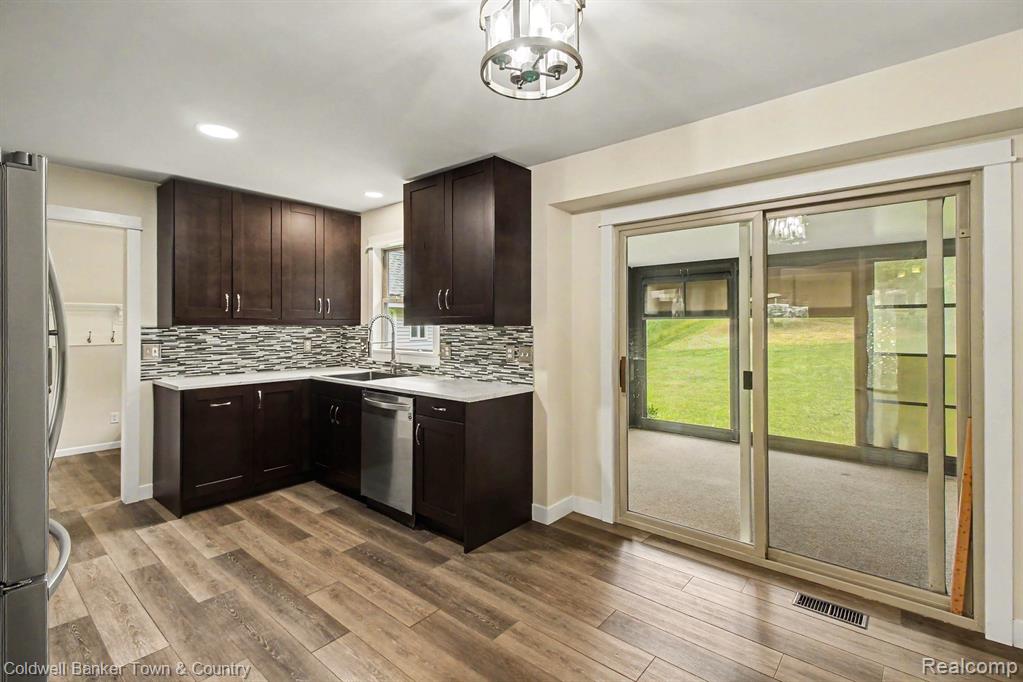 332 Triangle Lake Road, Howell, MI 48843 — Photo 7