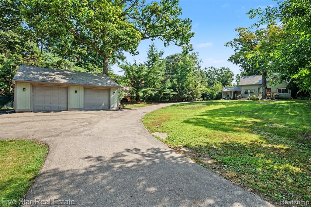 6700 Pontiac Trail Road, West Bloomfield, MI 48323 — Photo 2