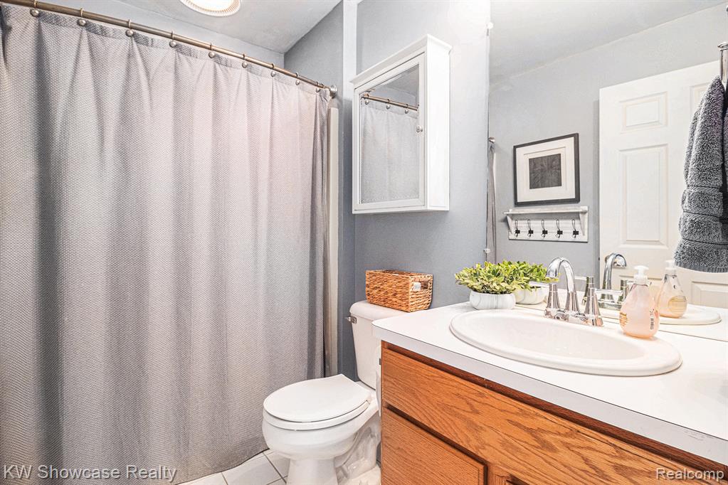 844 Wood Run Court, South Lyon, MI 48178 — Photo 20