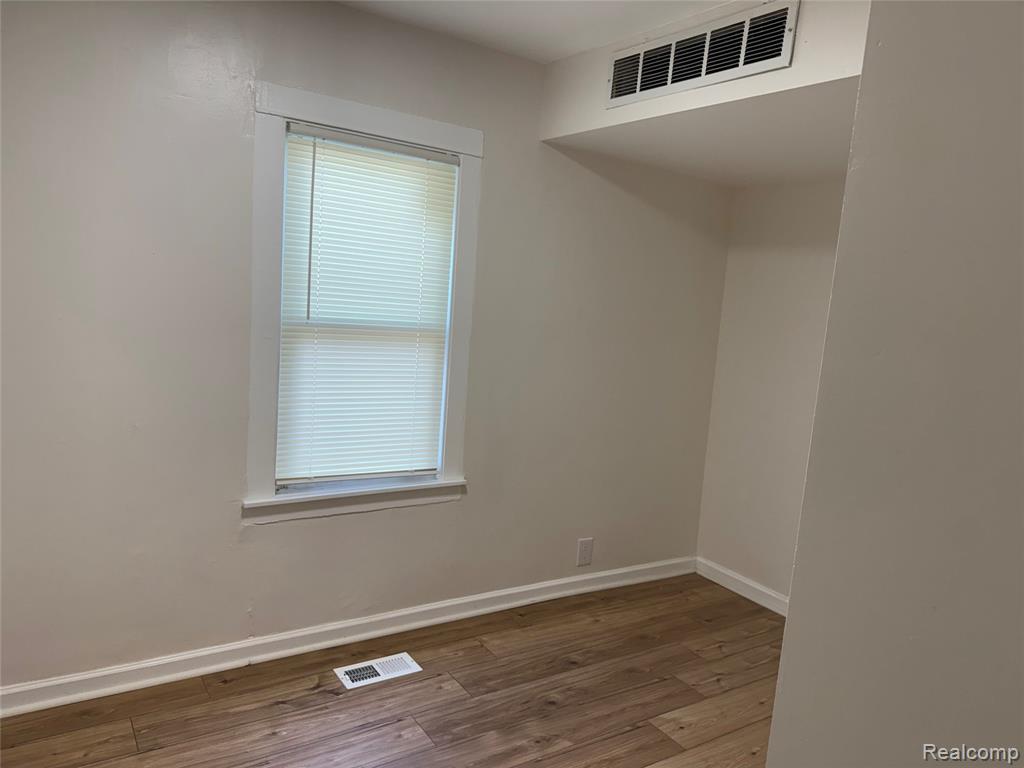 4910 HUGHES Road, Lansing, MI 48910 — Photo 16
