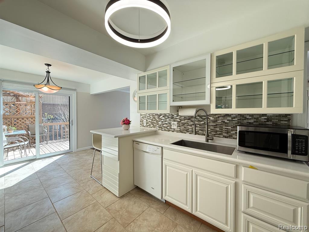 41636 BEDFORD Drive, 119, Canton, MI 48187 — Photo 12
