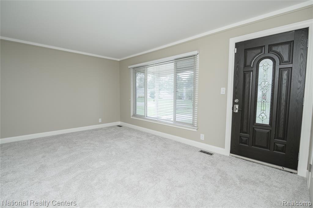 47337 Winthrop Street, Shelby Twp, MI 48317 — Photo 4