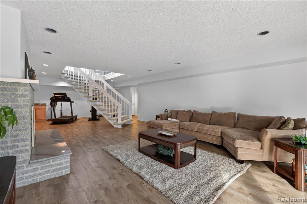 6346 Simler Drive, Clawson, MI — Photo 38