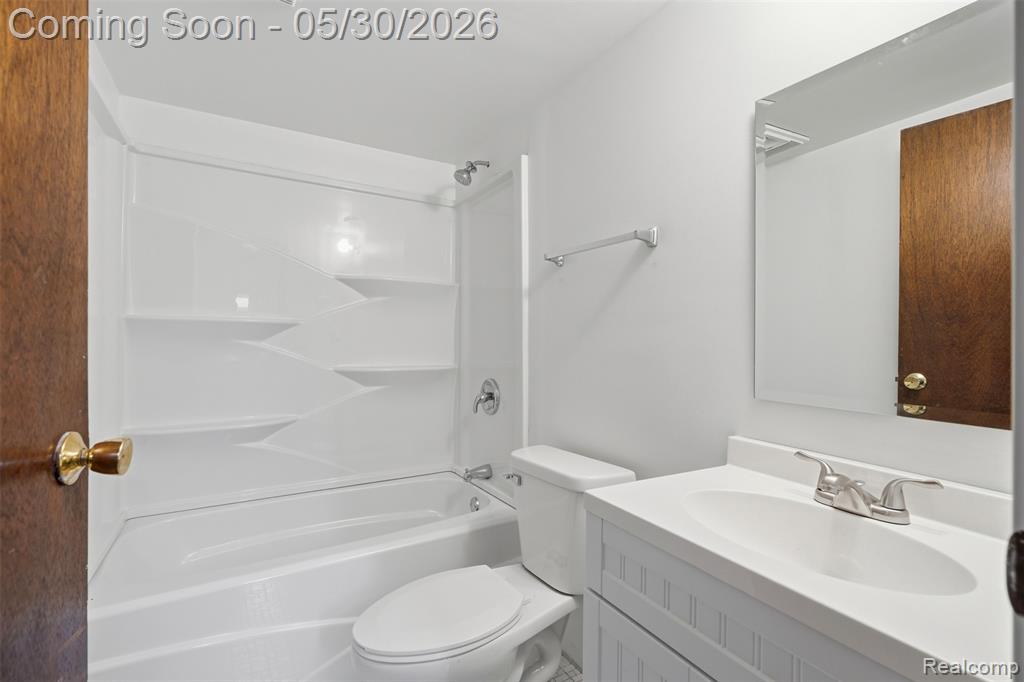 5620 Eastman Boulevard, West Bloomfield, MI 48323 — Photo 27