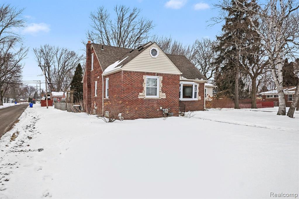 16621 Admiral, Fraser, MI 48026 — Photo 2