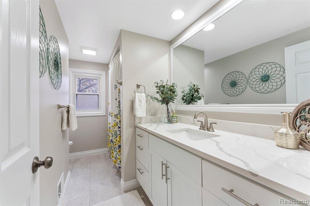 42275 CHATTERTON Court, Northville, MI 48168 — Photo 20