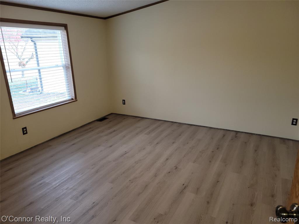 521 Bush Lake Lane, MI — Photo 4