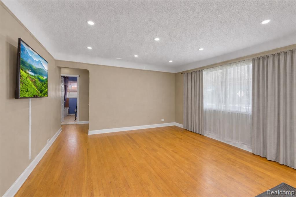 6725 Schaller Drive, Garden City, MI — Photo 3