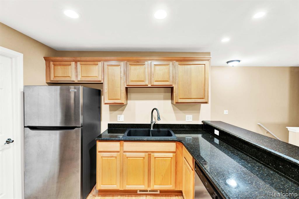 5379 Twin Oaks Drive, Sterling Heights, MI 48314 — Photo 18