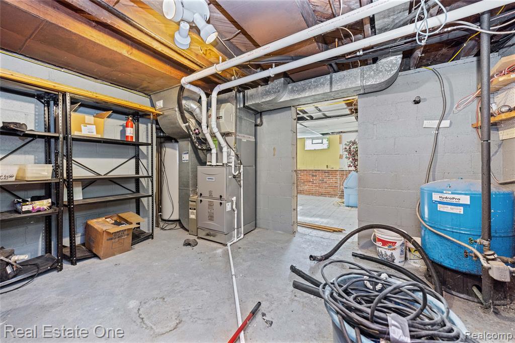 9585 N Eston Road, Clarkston, MI 48348 — Photo 38