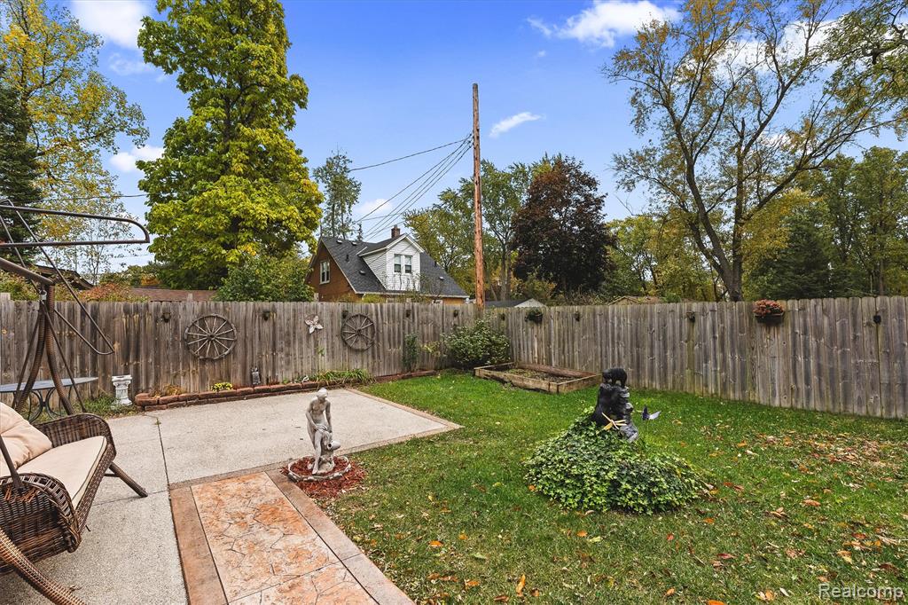 7337 Richardson Road, West Bloomfield, MI 48323 — Photo 25