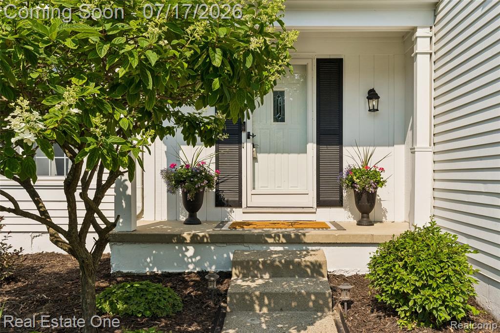 763 Whitney Drive, Rochester Hills, MI 48307 — Photo 2