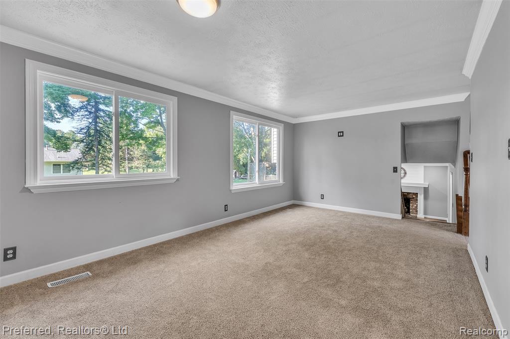 9366 Wild Oaks Circle, South Lyon, MI 48178 — Photo 16