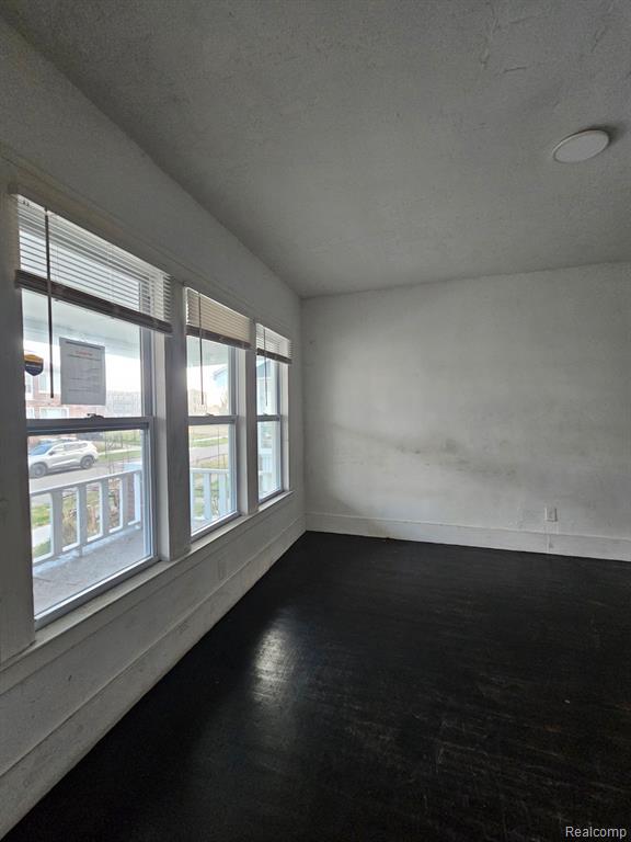 9421 RAVENSWOOD Street, Detroit, MI 48204 — Photo 5