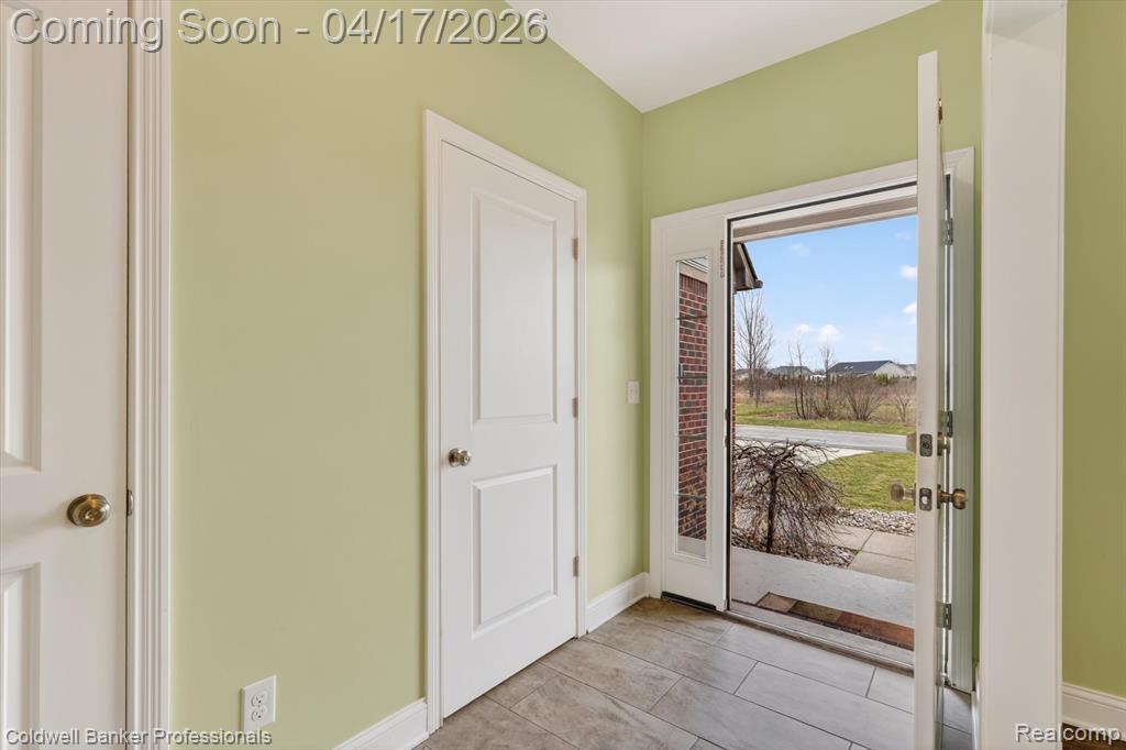 8314 Peninsula Circle, Grand Blanc, MI 48439 — Photo 6