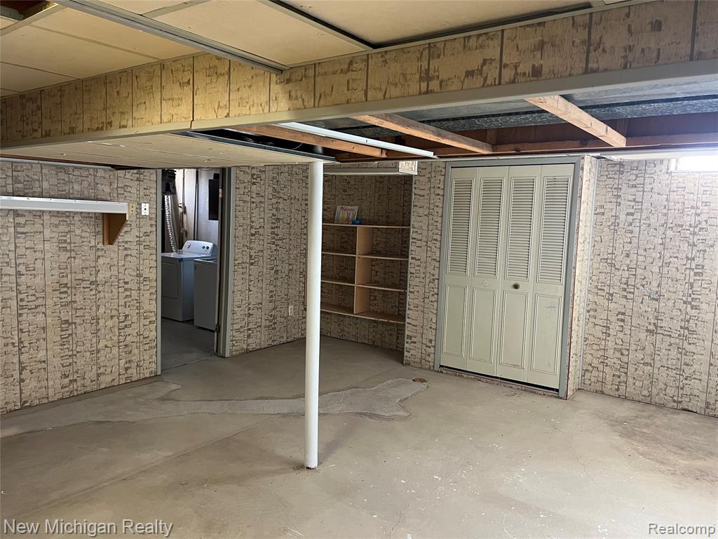 8147 CLAY Court, Sterling Heights, MI 48313 — Photo 14