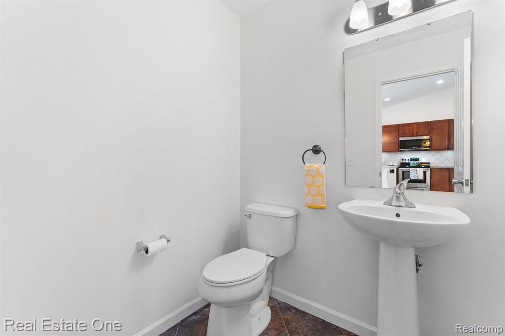 3513 Amber Oaks Drive, Howell, MI 48855 — Photo 17