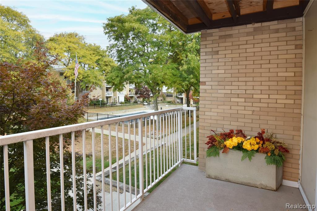 4909 Crooks Road, C7, Royal Oak, MI 48073 — Photo 5