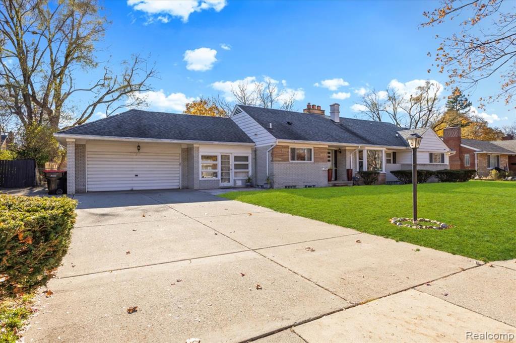 725 Wild Pond Court, Middleville, MI, 49333