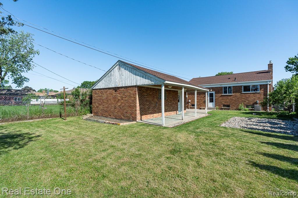 8272 Racine Road, Warren, MI 48093 — Photo 39