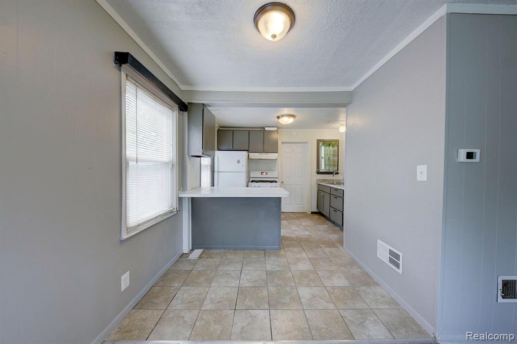 4424 COLUMBUS Street, Wayne, MI 48184 — Photo 5