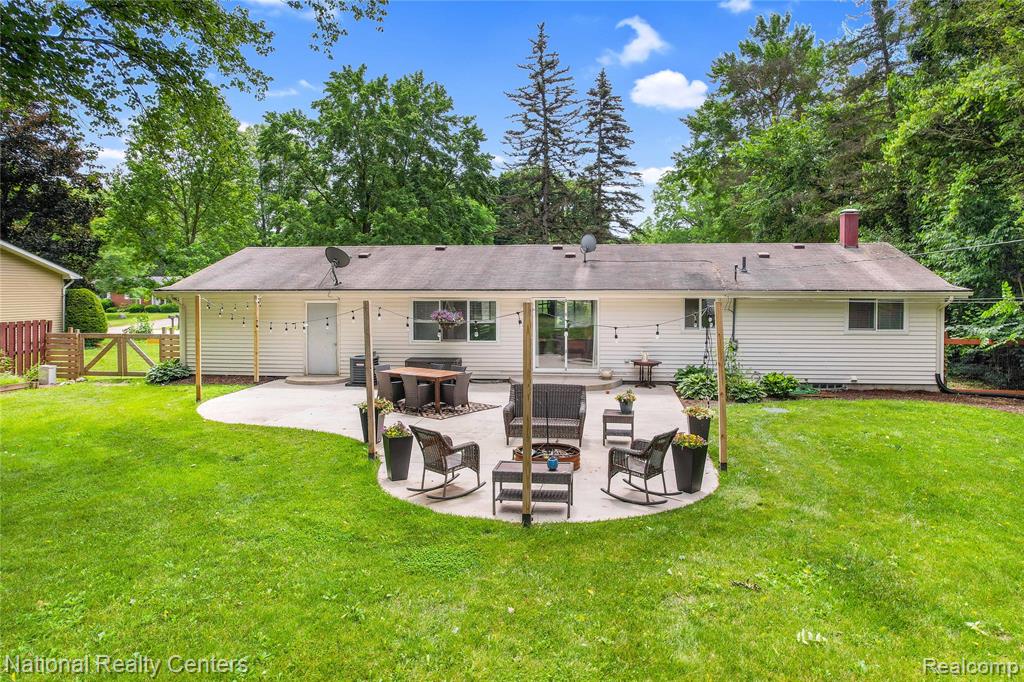 61900 Richfield Street, South Lyon, MI 48178 — Photo 10