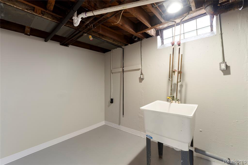 6869 Buhr Street, Hamtramck, MI 48212 — Photo 18