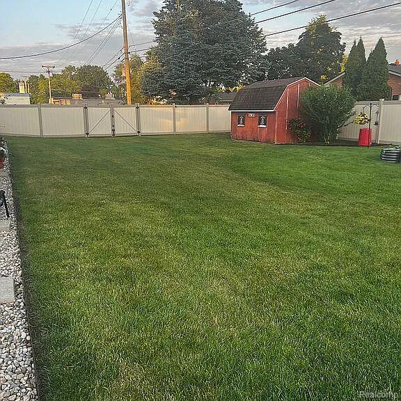 8949 Roslyn Street, Livonia, MI 48150 — Photo 4