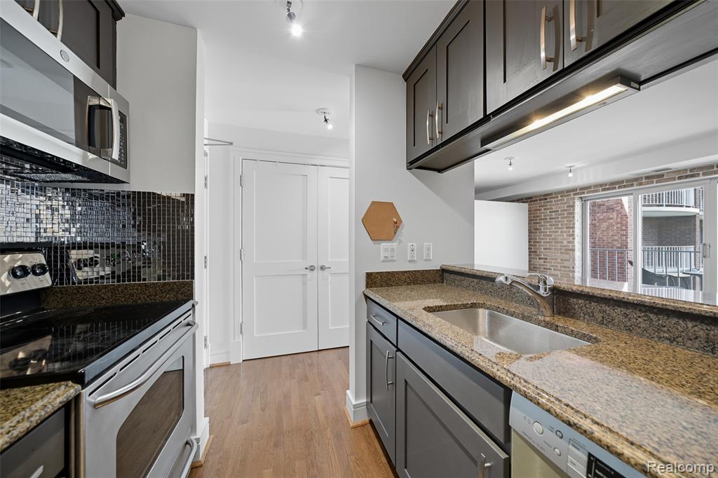411 S Old Woodward Avenue, 911, Birmingham, MI 48009 — Photo 11