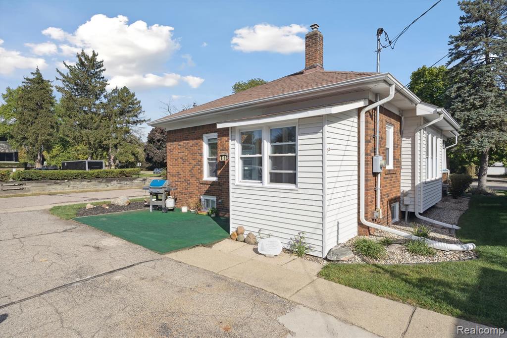611 W Grand River Avenue, Howell, MI 48843 — Photo 37