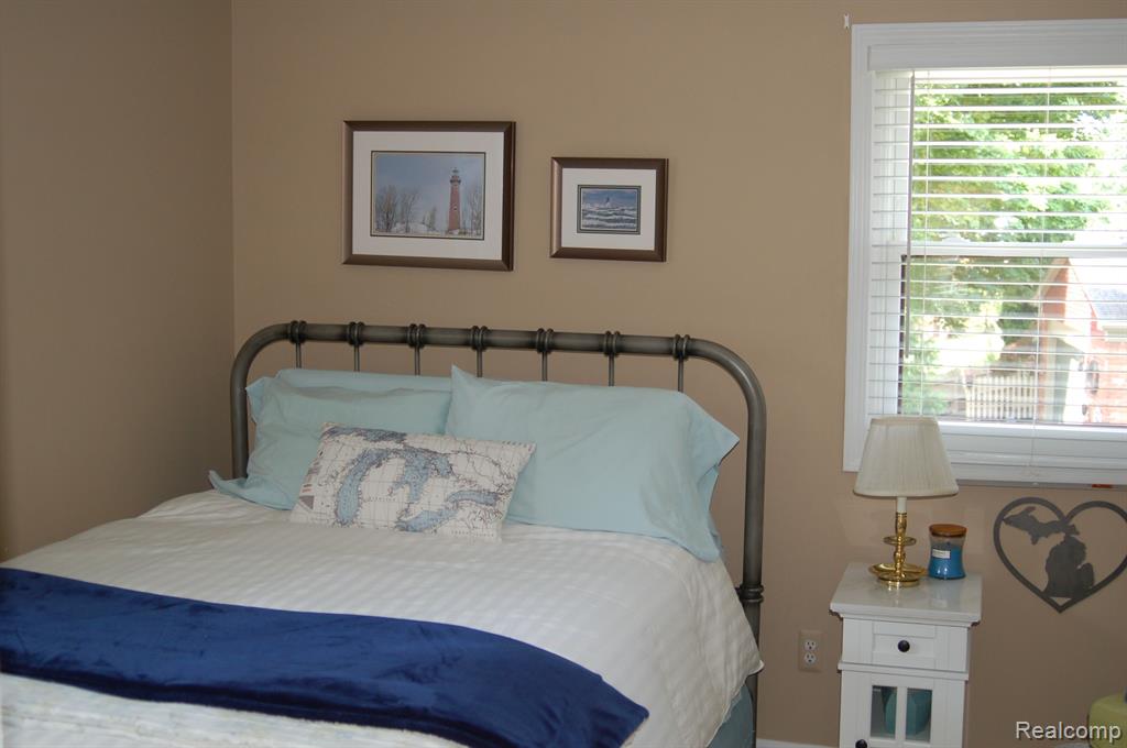 16911 WHITE HAVEN Drive, Northville, MI 48168 — Photo 32