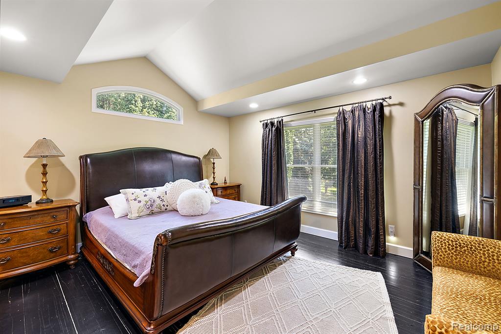 733 LONGFORD Drive, Rochester Hills, MI 48309 — Photo 34