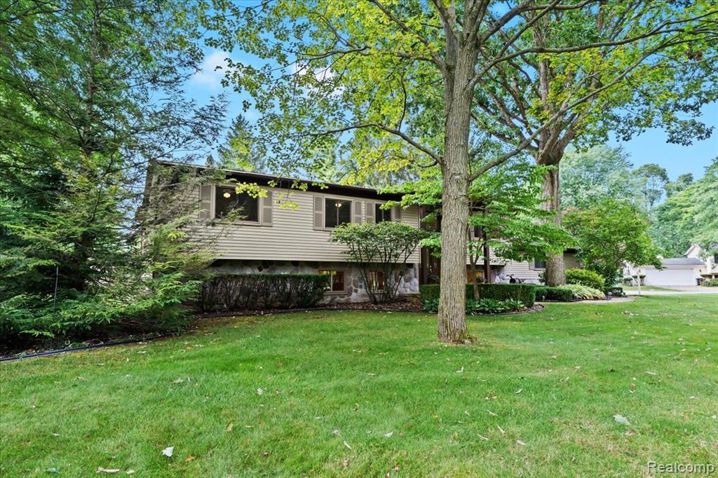 5375 Prentis Road, Waterford, MI 48327 — Photo 2