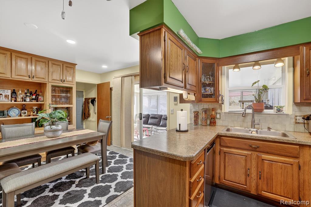 516 Sunnyslope Drive, Flushing, MI 48433 — Photo 6