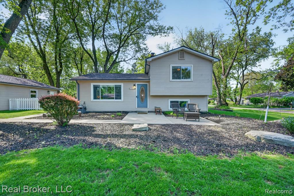 6551 Duffield Street, West Bloomfield, MI 48324 — Photo 3