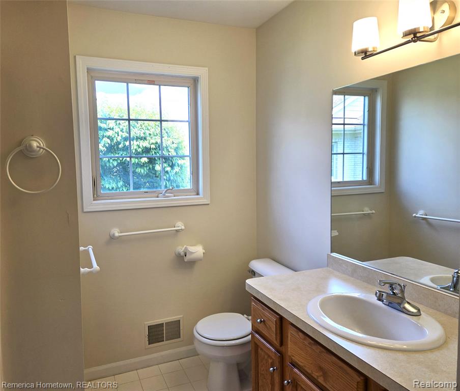 8 Hickory Court, Unit 8, Dearborn Heights, MI 48127 — Photo 12