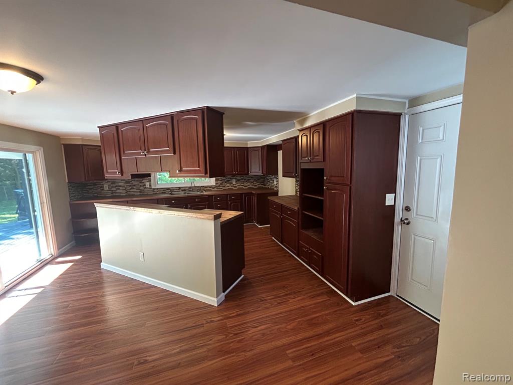 6182 Surrey Lane, Burton, MI 48519 — Photo 21