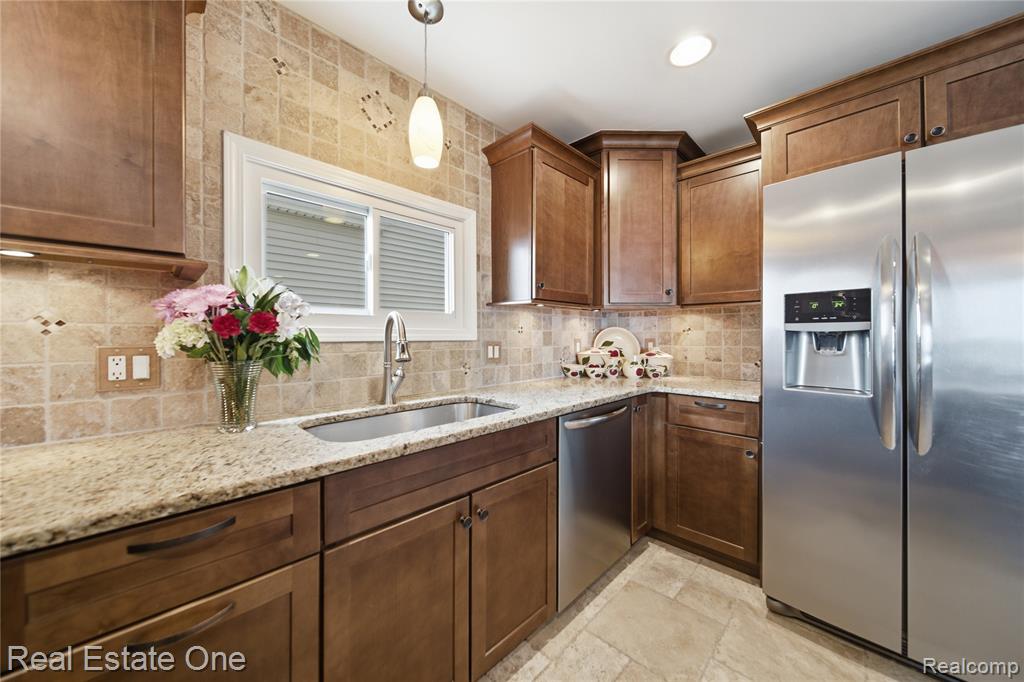 9528 Main Street, Whitmore Lake, MI 48189 — Photo 12