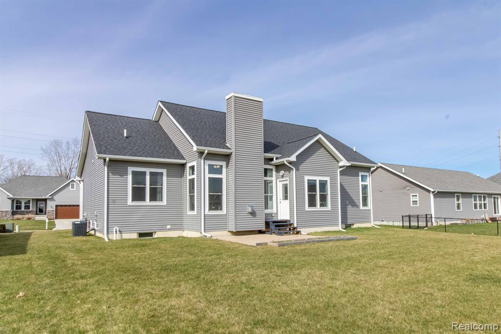 7788 YORKSHIRE Drive, Almont, MI 48003 — Photo 41