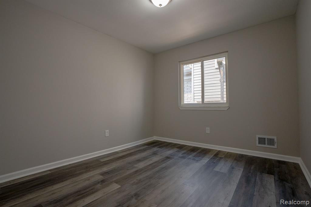 39588 Chart Street, Harrison Township, MI — Photo 12