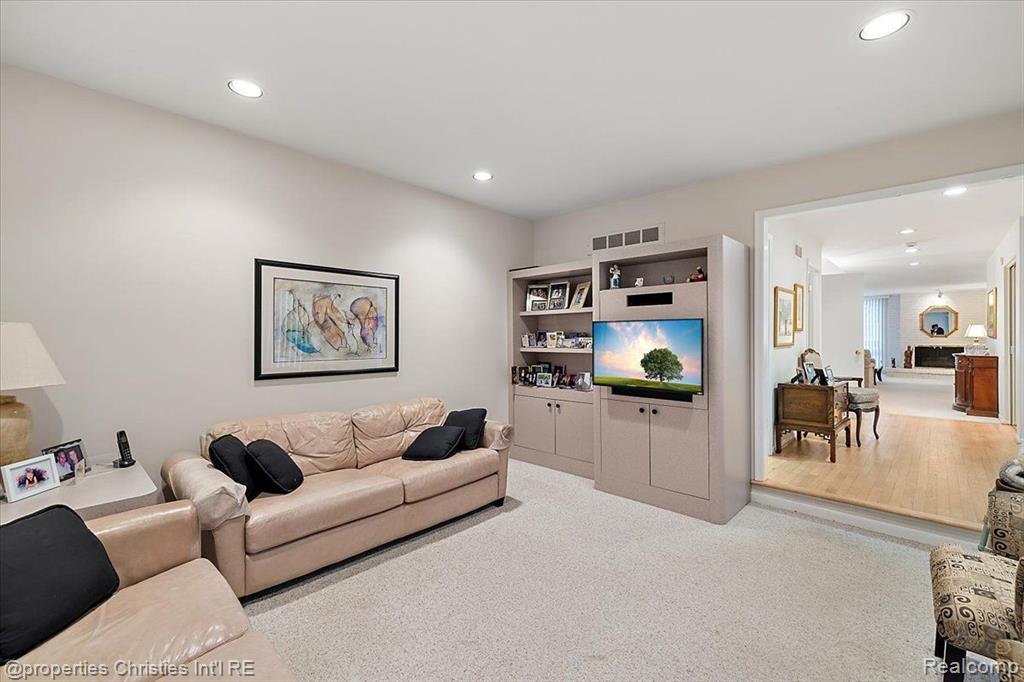 7036 Bridge Way, West Bloomfield, MI — Photo 24