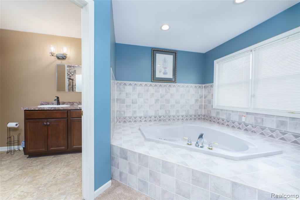10488 W Grand River Road, Fowlerville, MI 48836 — Photo 14