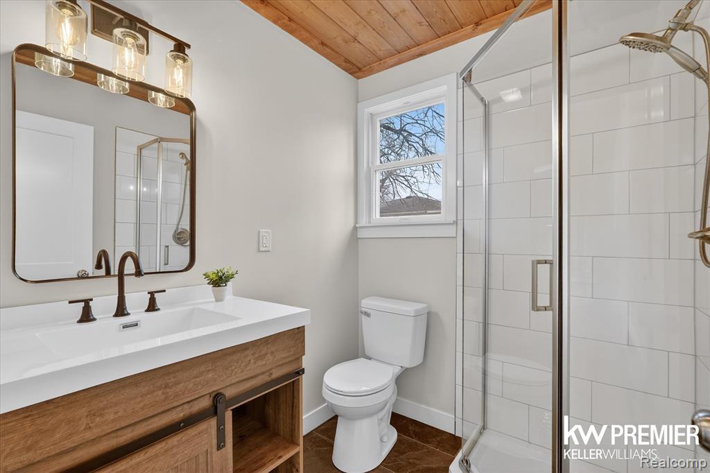 5658 Crescent Road, Waterford, MI 48327 — Photo 19
