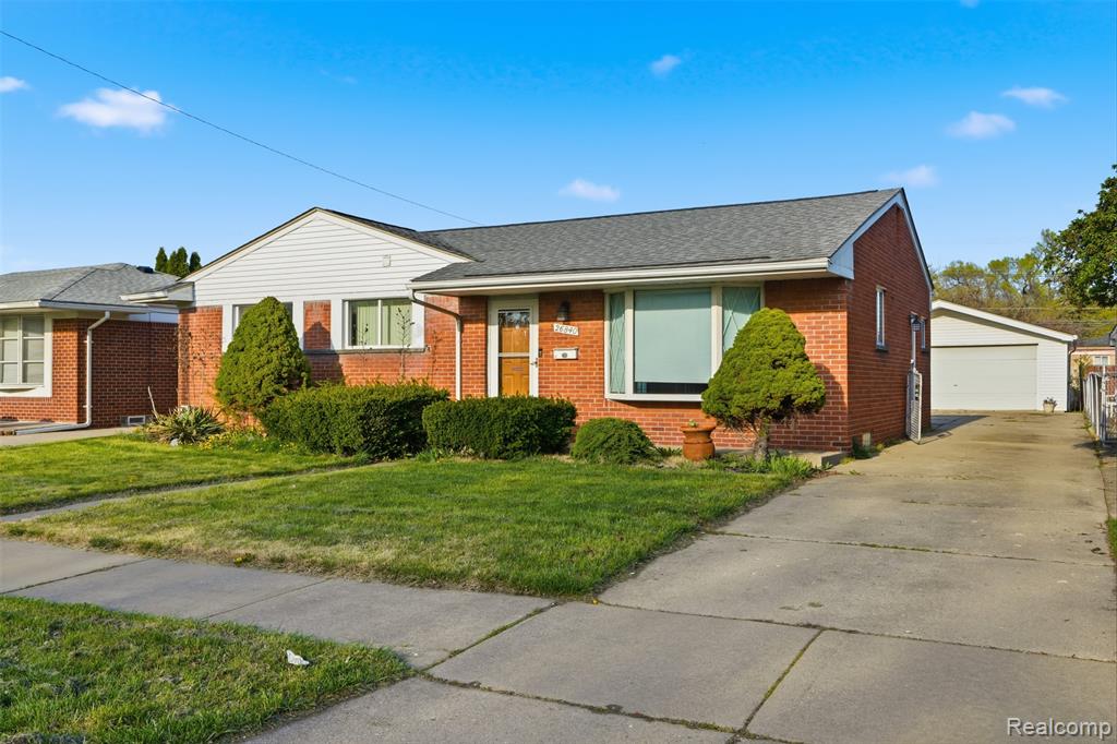 26840 Merideth Dr, Warren, MI 48091 — Photo 2