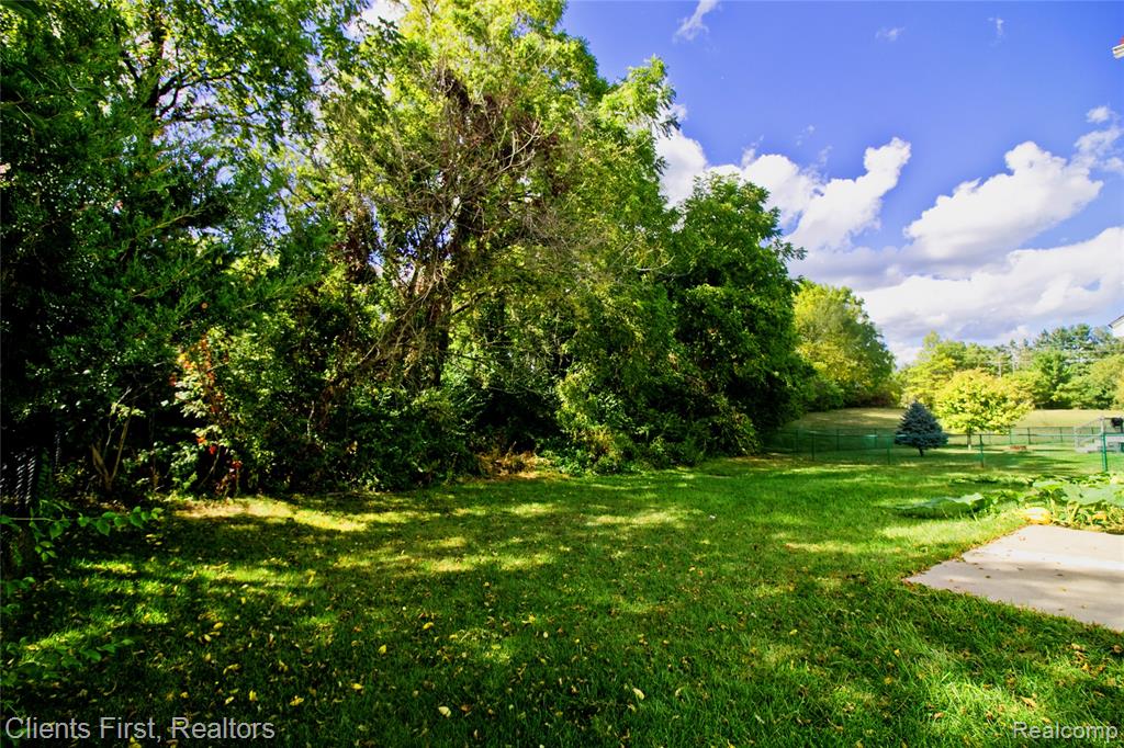 8543 Barrington Drive, Ypsilanti, MI 48198 — Photo 8