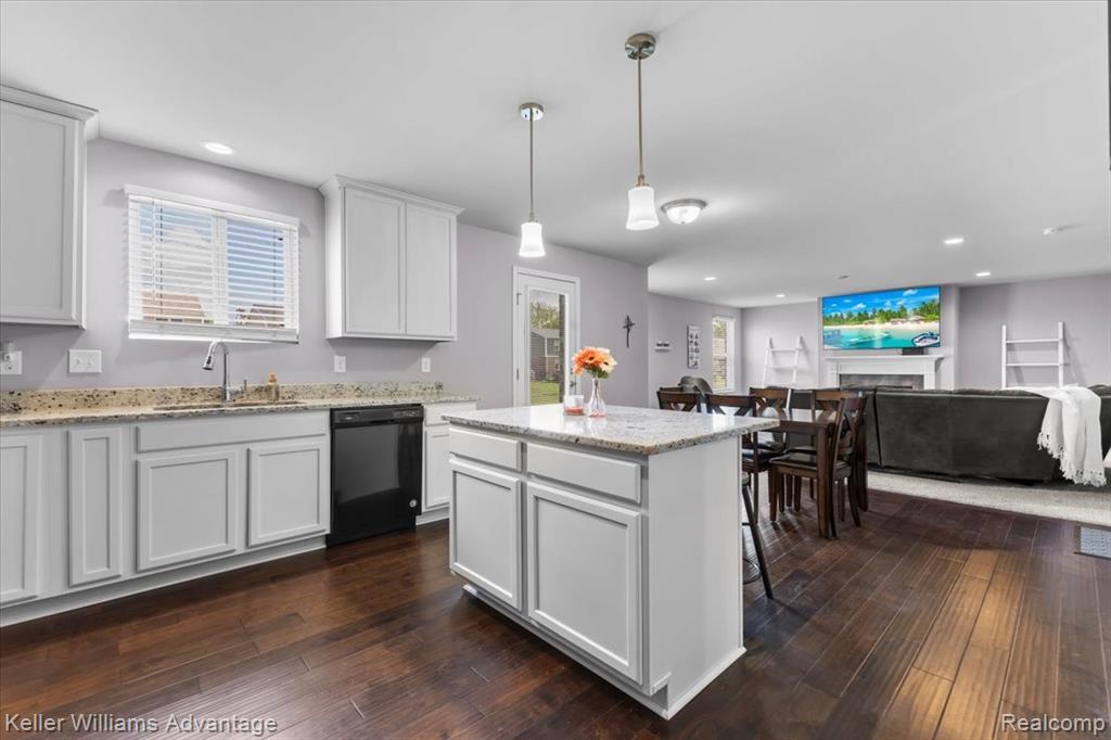 8228 Quincy Drive, Westland, MI — Photo 5