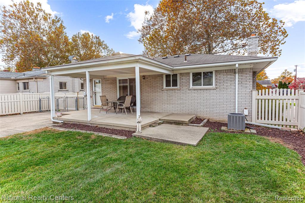 6104 Ardmore Park Circle, Dearborn Heights, MI 48127 — Photo 3